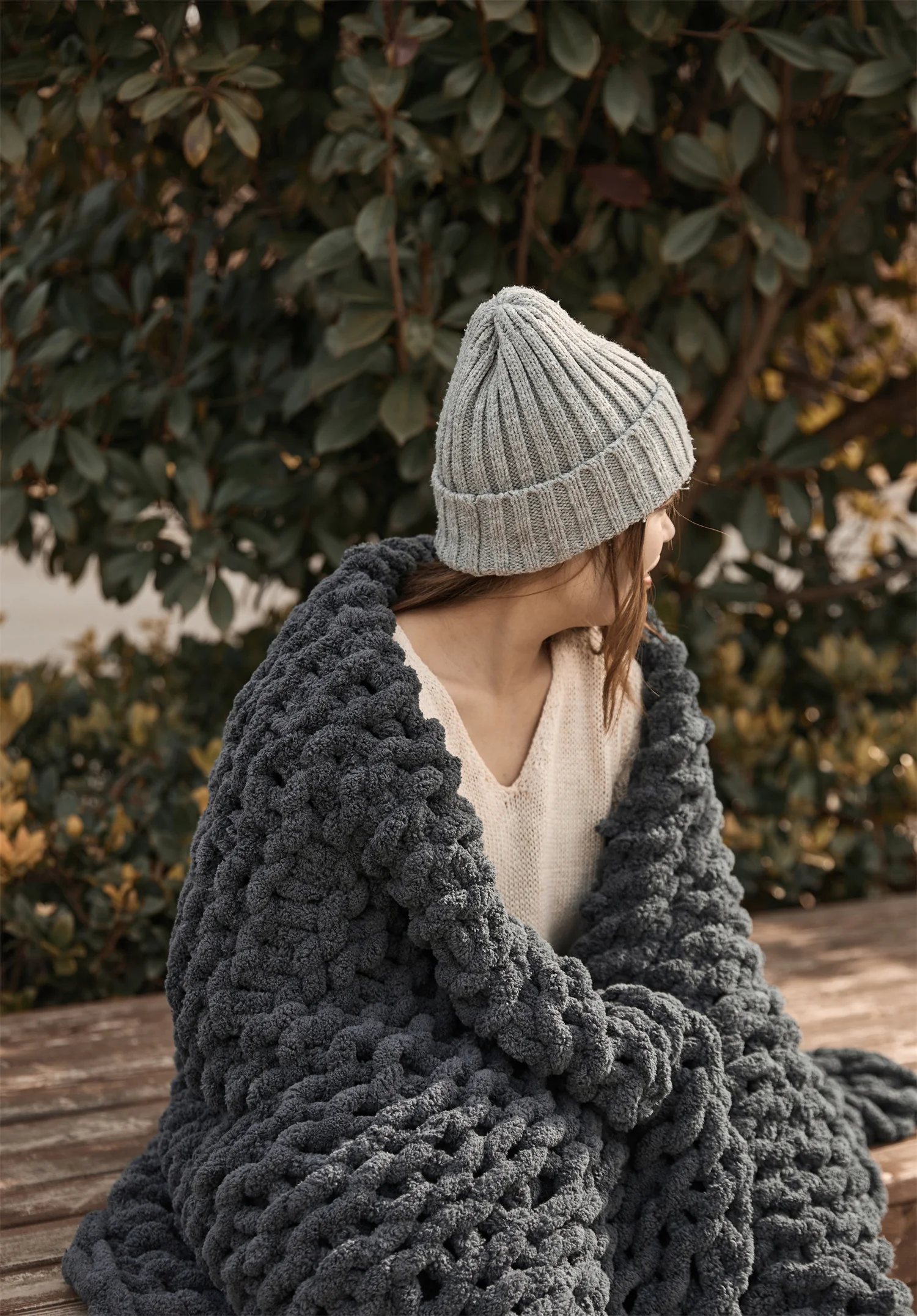 بطانية محبوكة يدويًا بخيوط سمي - مراجعة Throw Blanket Chunky Knit وسعره