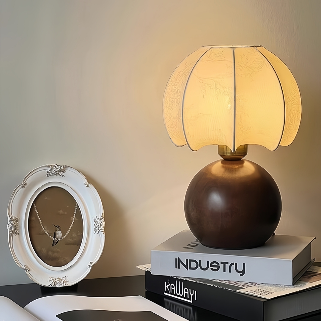 مصباح طاولة بتصميم زهري عتيق،  - مراجعة Textiles For Home وسعره