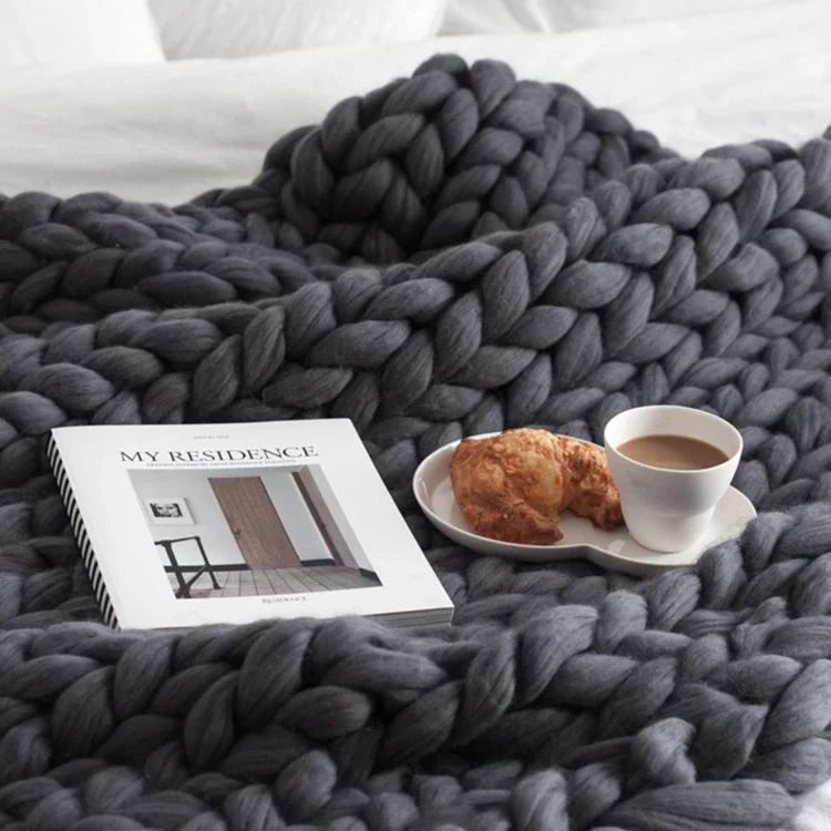بطانية محبوكة يدويًا سميكة ونا - مراجعة Throw Blanket Chunky Knit وسعره