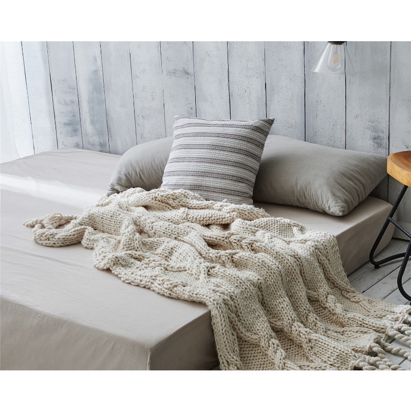 بطانية سميكة محبوكة يدويًا مع  - مراجعة Throw Blanket Chunky Knit وسعره