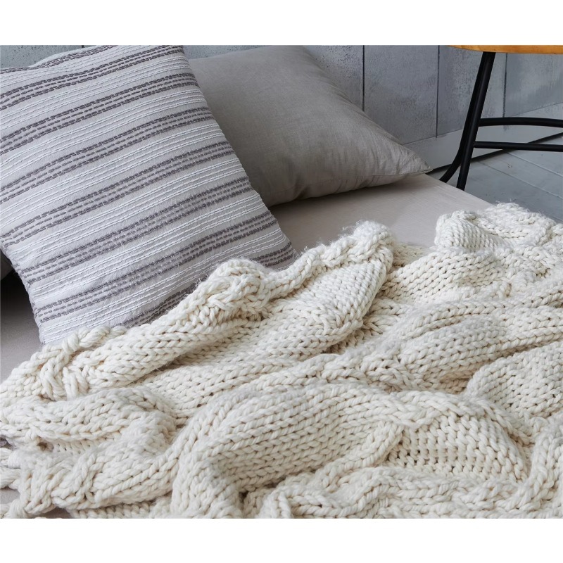 بطانية سميكة محبوكة يدويًا مع  - مراجعة Throw Blanket Chunky Knit وسعره